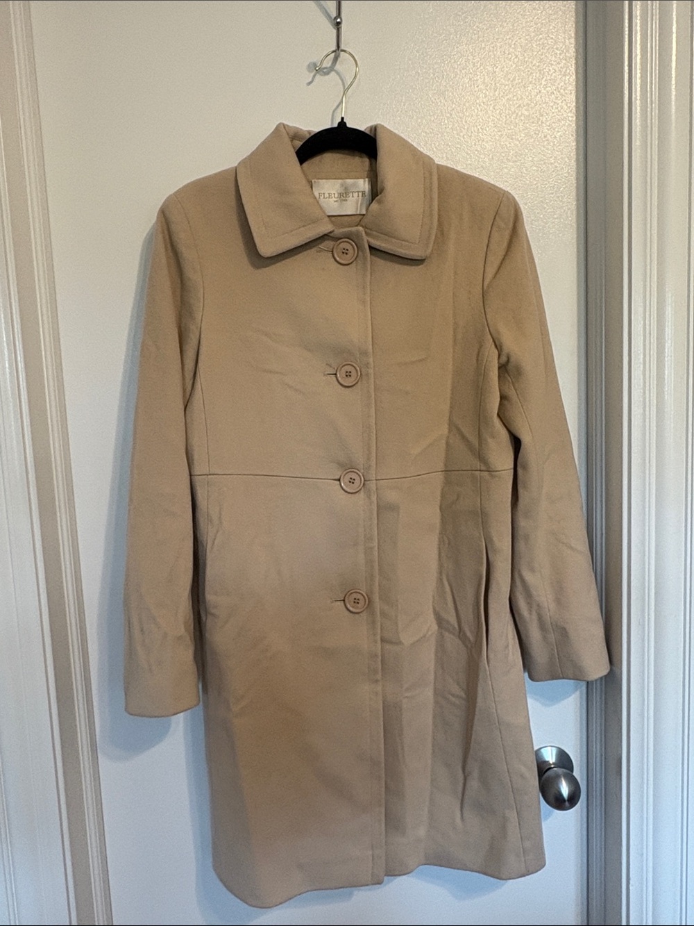 Florets Classic Tan Single-Breasted Trench Coat
